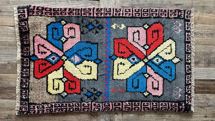 1’6 x 2’5 Vintage Kars Rug Colorful Primary Color Palette ‘4894