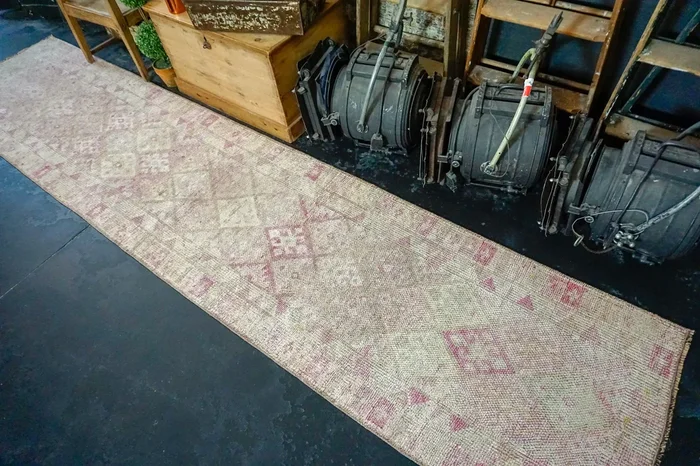 2’10 x 11’ Vintage Turkish Runner Beige, Pinks and Beige ‘3073