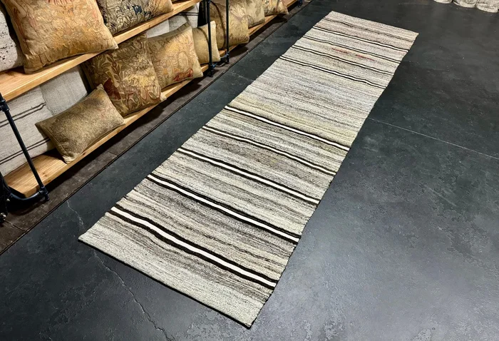 2’9 x 10’8 Vintage Turkish Kilim Runner, Hemp + Goat Hair Gray Tweed & White ‘5685