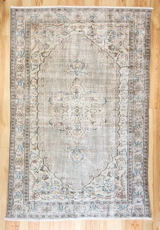 6×9 Vintage Central Anatolian Oushak Style Gray Turkish Area Rug | Bold medallion spacious field floral border | SKU 510