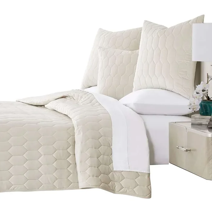 AICO by Michael Amini – Niagara 4-Piece King Quilt Set – Sand – BCS-KQT4-NIAGRA-SND