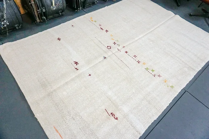 MCM Organic Hemp Rug 6 x 8 Vintage Turkish Kilim White + Ecru ‘1869