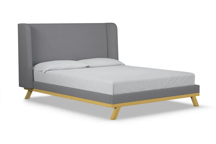 Tatum Upholstered Platform Bed :: Leg Finish: Natural / Size: Full Size