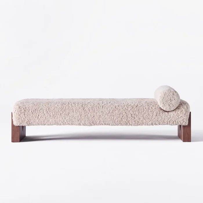 V Day Bed Sheepskin