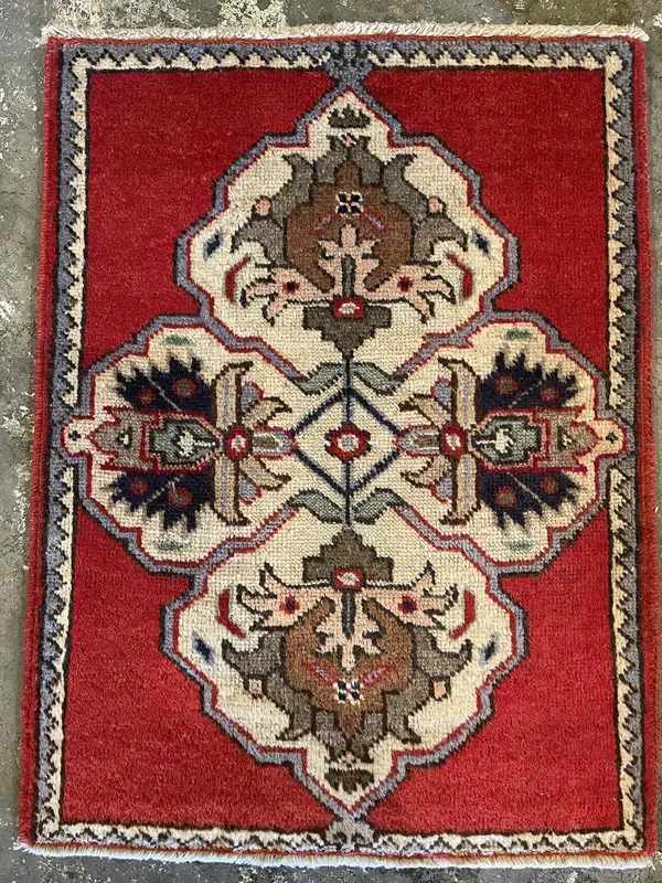 Vintage Persian Heriz Rug – 2’4″ x 5’3″