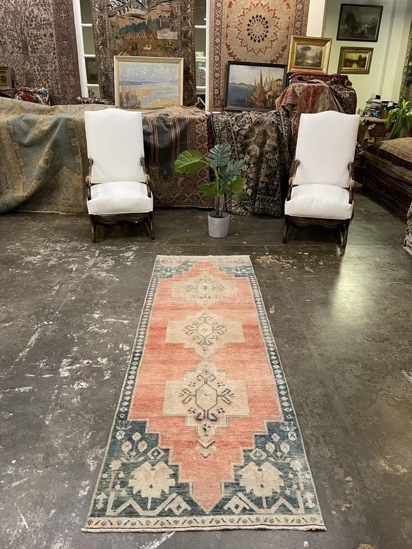 Vintage Turkish Anatolian Rug – 2’9″ x 8’2″